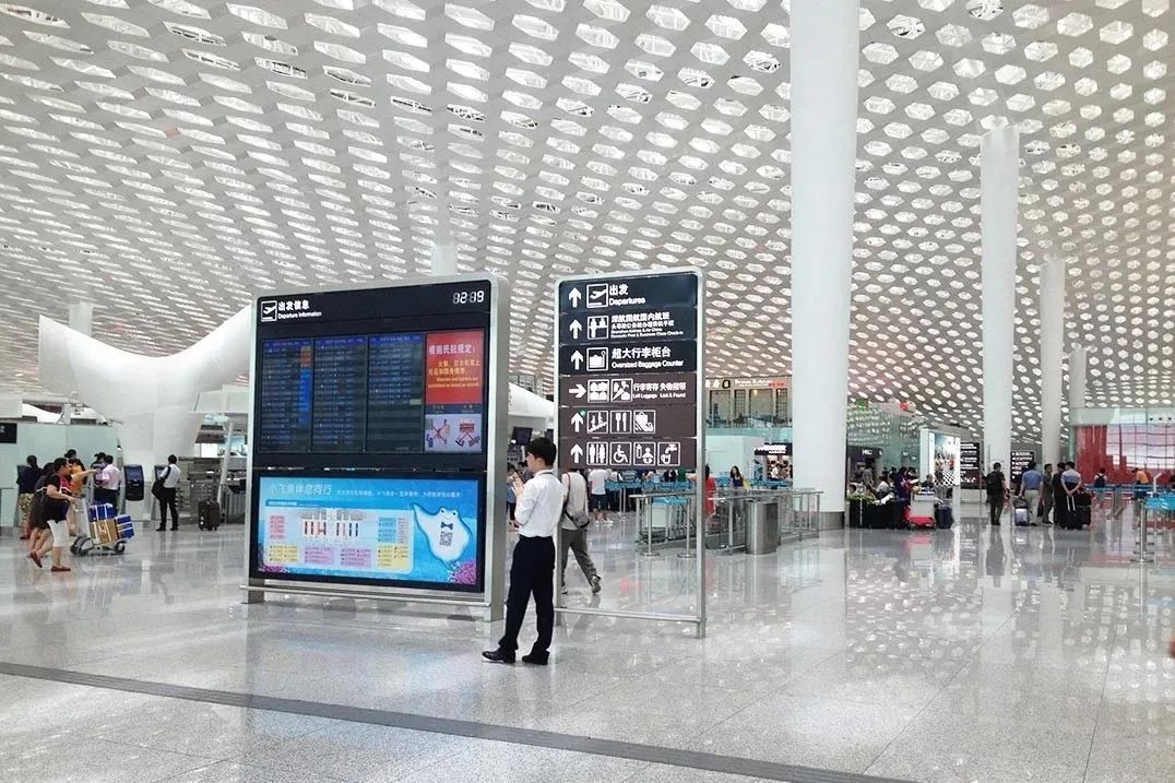 廣告機工廠機場廣告機信息發布大屏